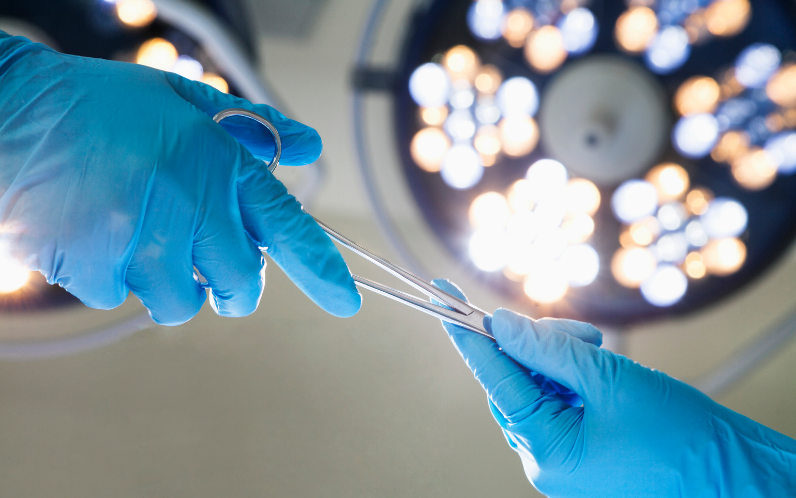 La Comunidad de Madrid financia un proyecto con IA que transforma las cirugías de columna